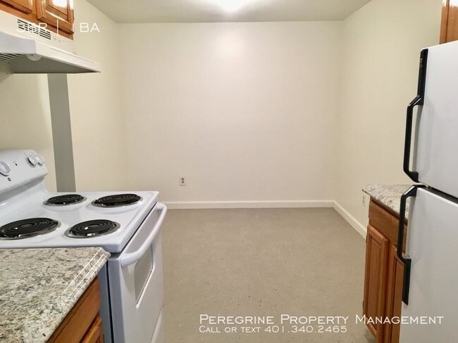 Building Photo - 3 bedroom in Pawtucket RI 02860