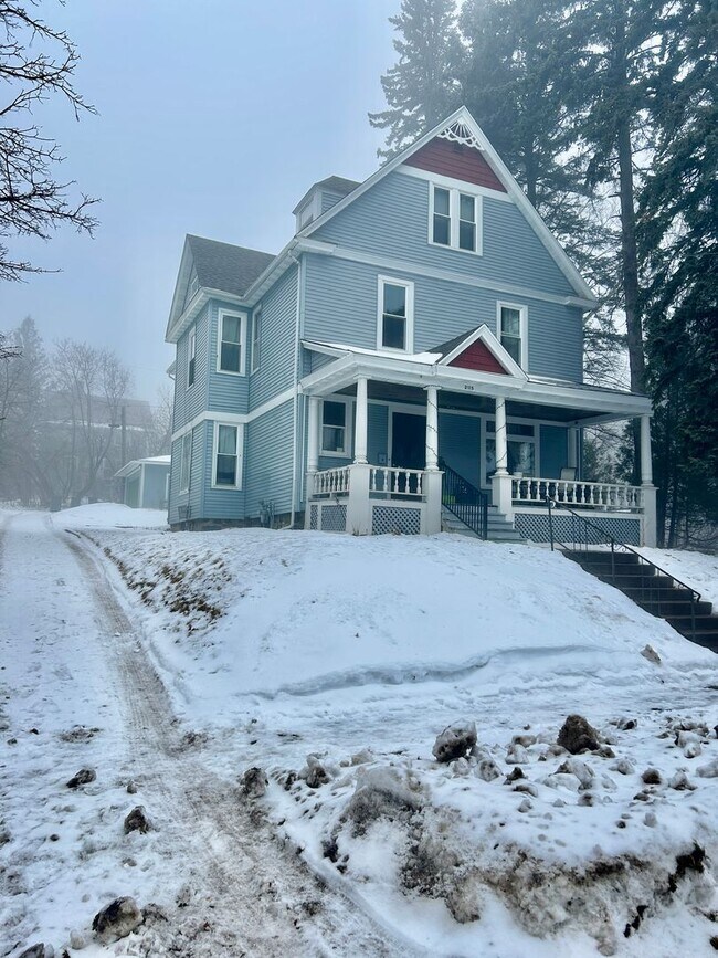 Building Photo - 2115 E 1st St