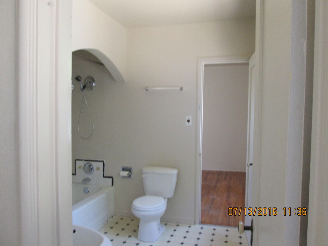 Foto del edificio - 2 Bedroom 1 Bath House Walking Distance to...