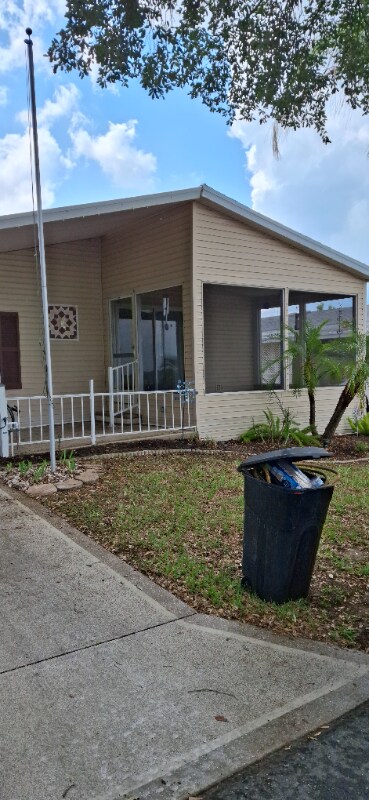 Foto principal - 11151 Ewing Dr