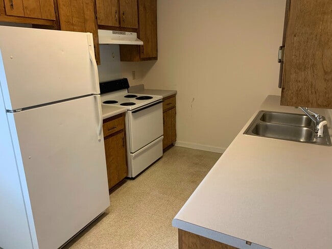 Building Photo - PRE-LEASING FOR AUGUST 7 2026!