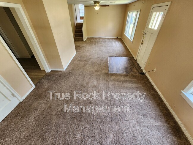 Foto del edificio - 331 E 13th St