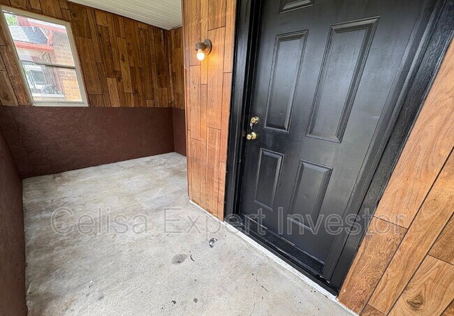 Foto del edificio - 3225 Oliver St