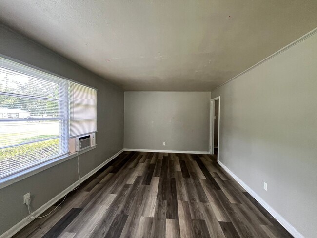 Foto del edificio - 739 E Jane St