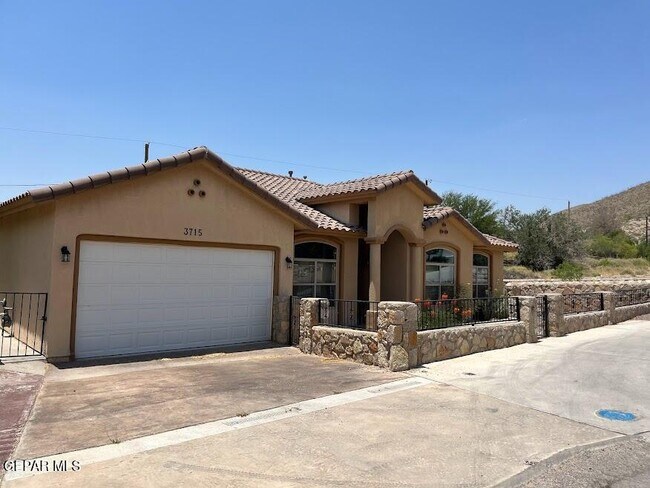 Building Photo - 3715 Laguna Ln