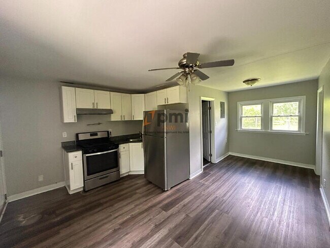 Building Photo - 5030 W Ridge Rd