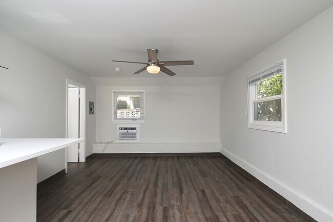 Foto del edificio - 10002 1/2 Pinewood Ave