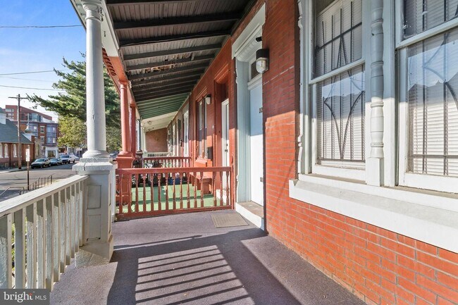 Building Photo - 3255 N Park Ave