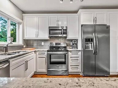 Foto del edificio - 431 Deckner Ave SW