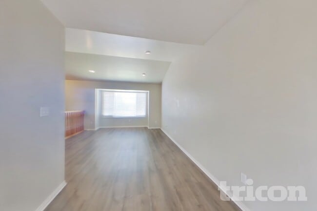 Building Photo - 5206 Midland Dr