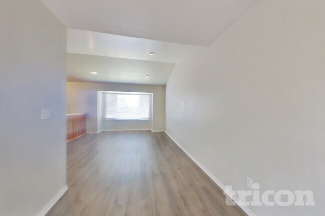 Foto del edificio - 5206 Midland Dr