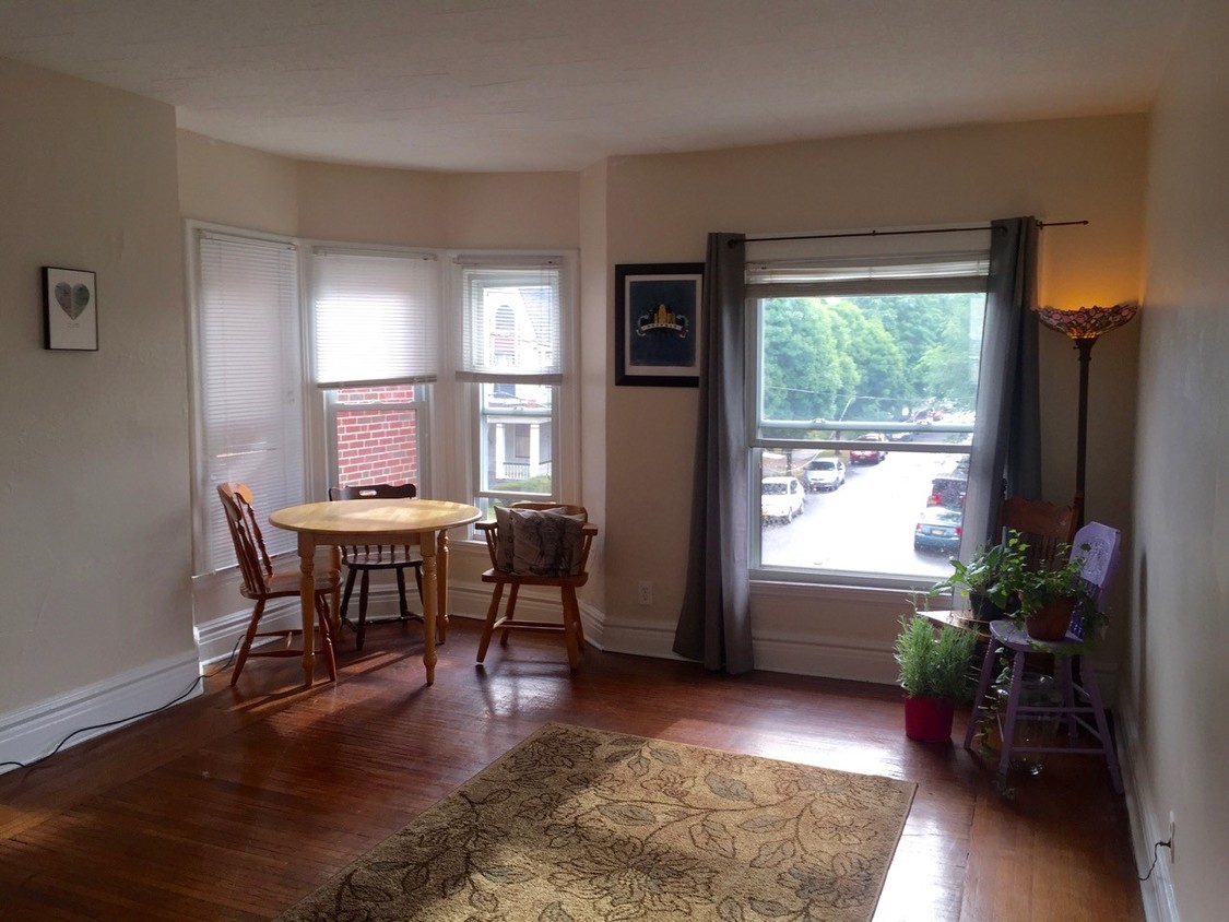 Primary Photo - 818 Elmwood Ave