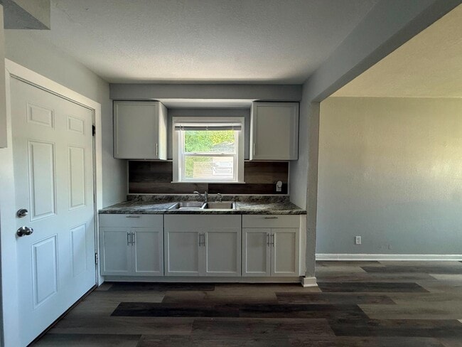Building Photo - 5750 N 62nd St