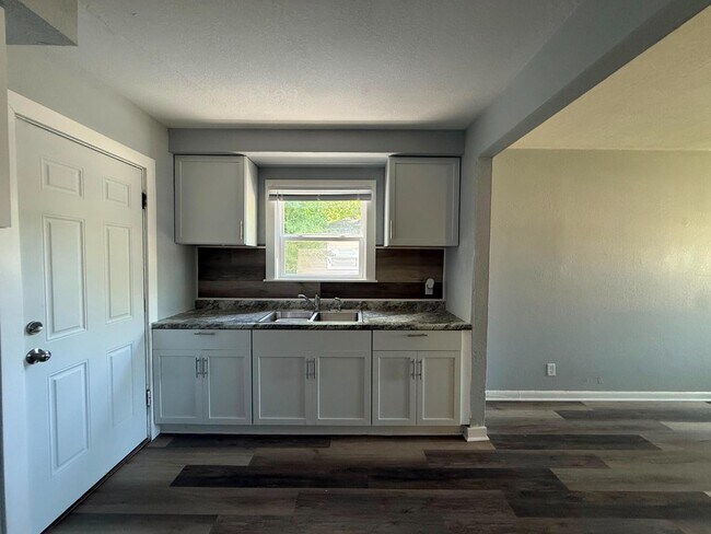Foto del edificio - 5750 N 62nd St
