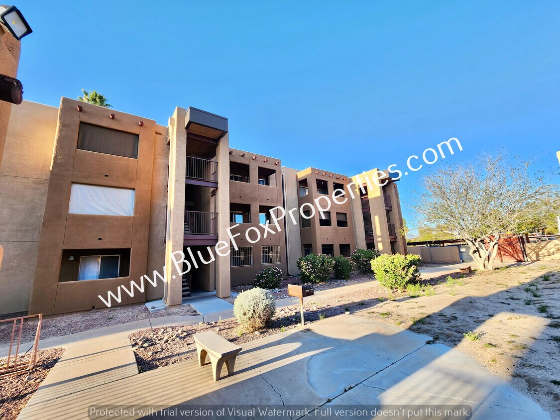 Primary Photo - 1810 E Blacklidge Dr