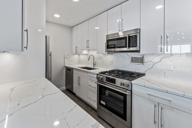 Foto del edificio - 8 Whittier Pl