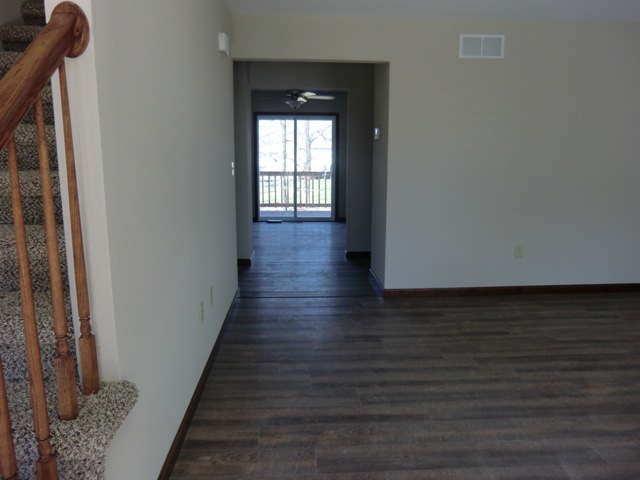 Building Photo - 1415 Village Circle Dr