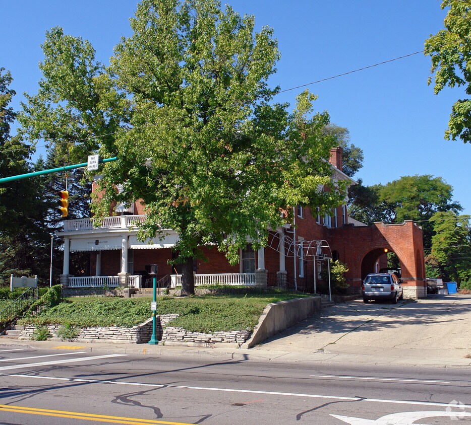 Primary Photo - 625 N Limestone St