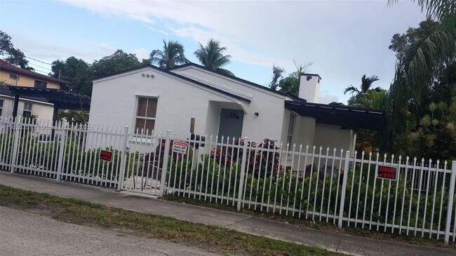 Foto del edificio - 200 NE 110th St