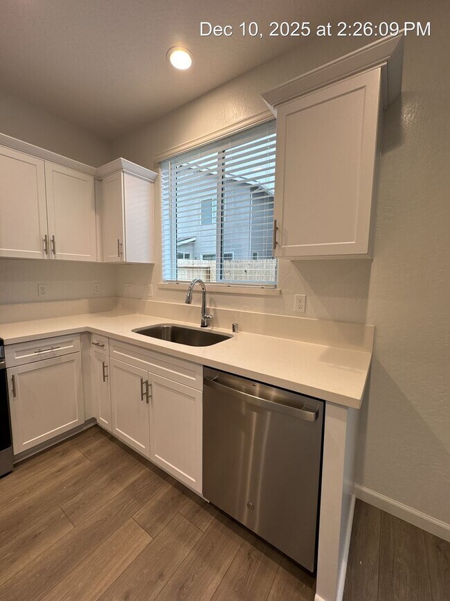 Building Photo - Newly built Home!