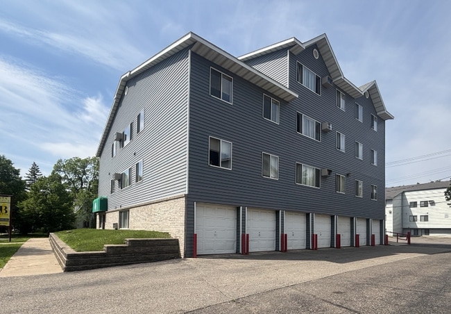 Building Photo - 627 5th Ave S