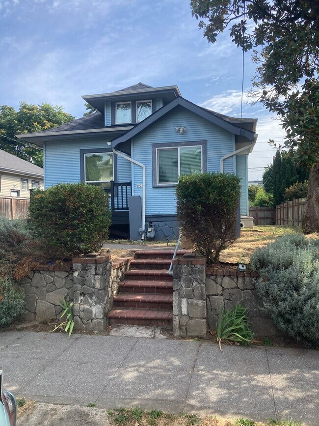 Foto del edificio - 5 bedroom 2 bath house in Boise Neighborhood