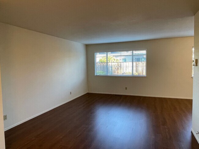 Foto del edificio - Quiet Blossom Valley Home