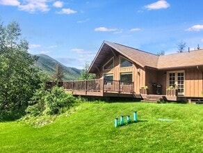 Building Photo - 430 Wolf Dr