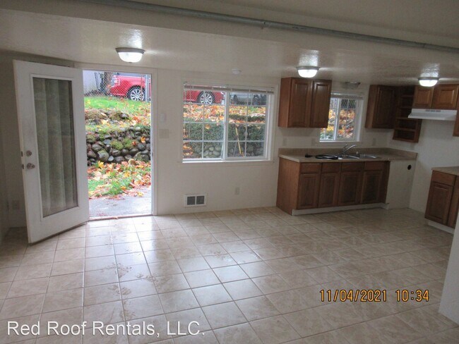 Building Photo - Studio, 1 bath House - 1106 204th St E #4