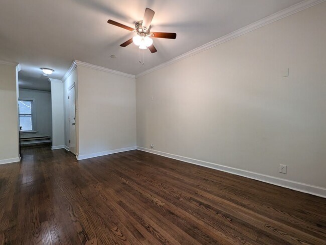 Foto del edificio - 2151 N Fremont St