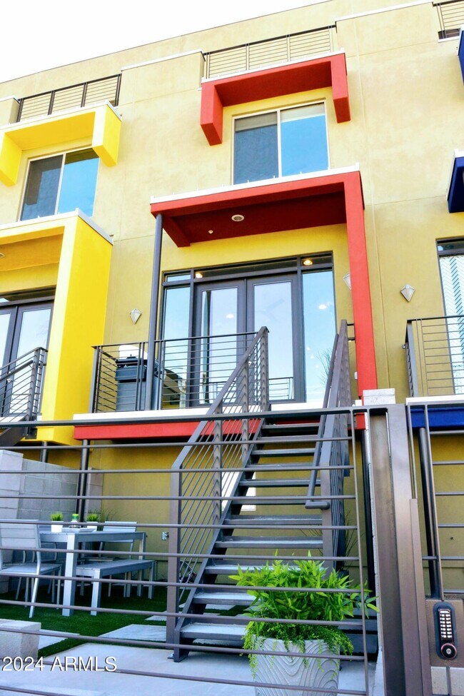 Foto del edificio - 516 E Ames Pl