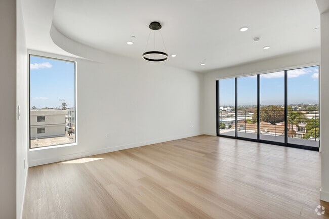 Interior Photo - Lib Vista