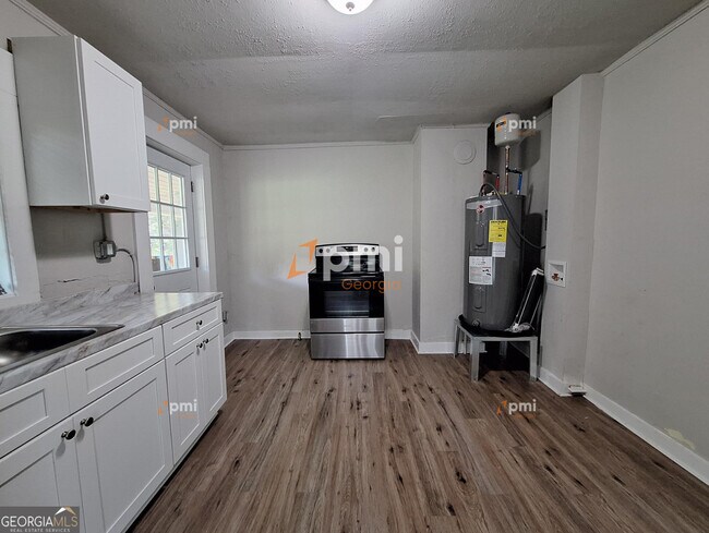 Foto del edificio - 130 Irwin St