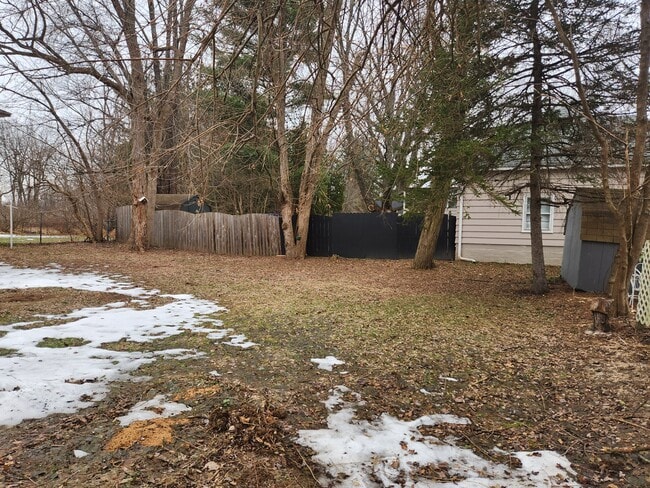 Building Photo - 437 Church St