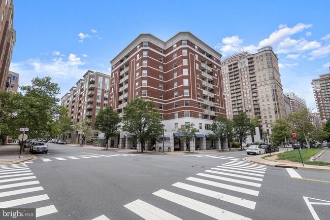 Foto del edificio - 880 N Pollard St