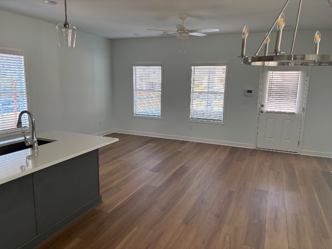 Photo - 194 Summit Ave SE House