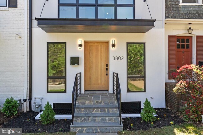 Foto del edificio - 3802 T St NW