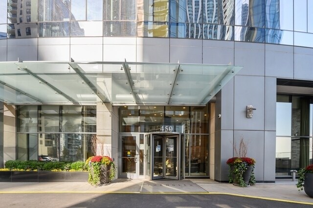 Foto del edificio - 450 E Waterside Dr