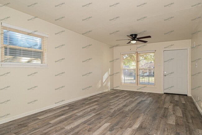 Foto del edificio - 205 Mc Alpine Dr