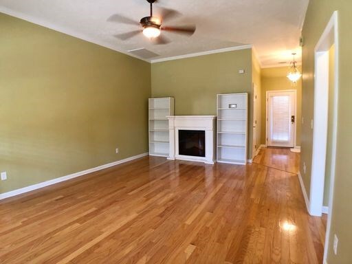 Building Photo - 1115 Carriage Dr