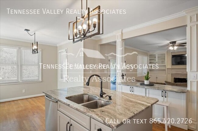 Foto del edificio - 821 Foxfield Ln