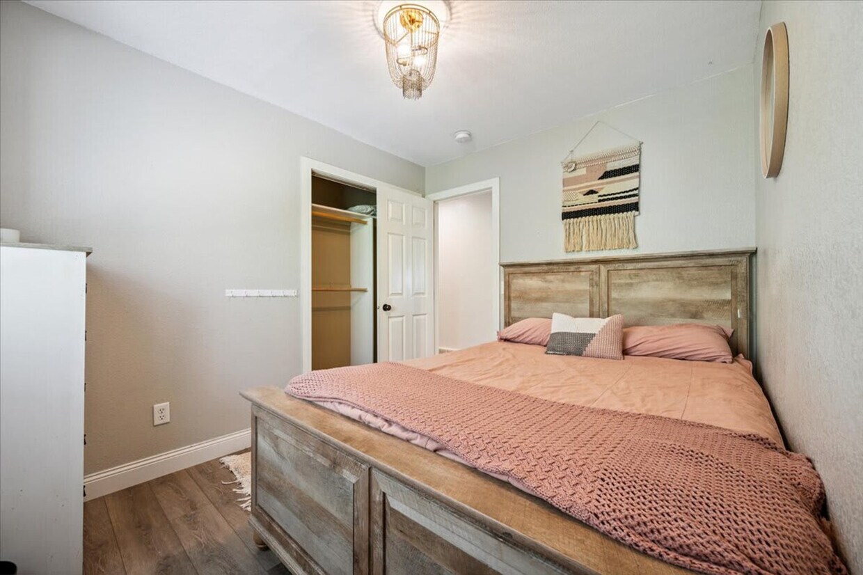 Foto principal - 3213 Hemlock Ct