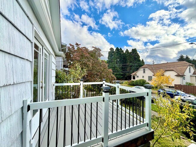 Foto del edificio - Green Lake Gem For Rent