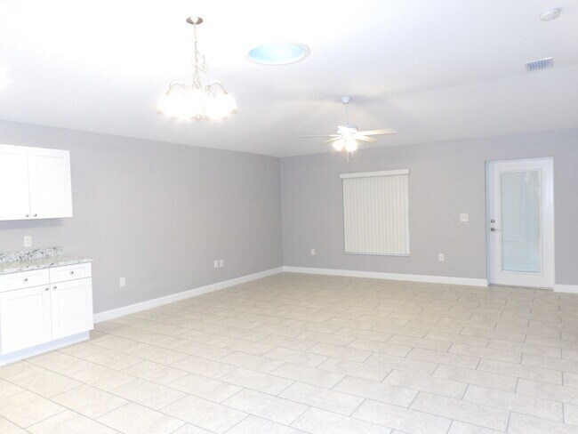 Building Photo - Gorgeous 2 Yrs Old 2 Bedroom 2 Bath 1 Car