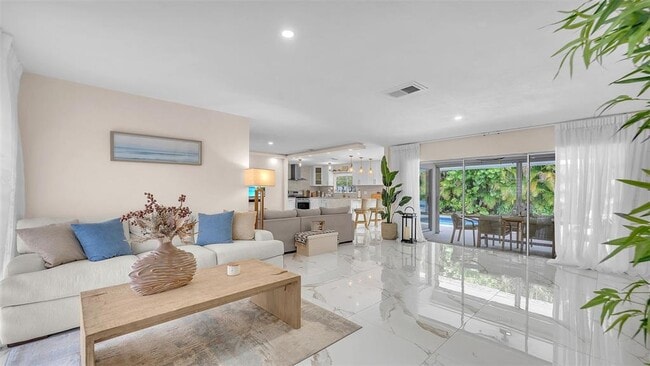 Foto del edificio - 8425 Southampton Dr