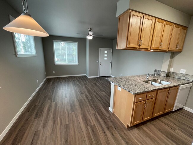 Building Photo - NEW 4 Bedroom / 4.5 Bath Duplex. A/C in ev...