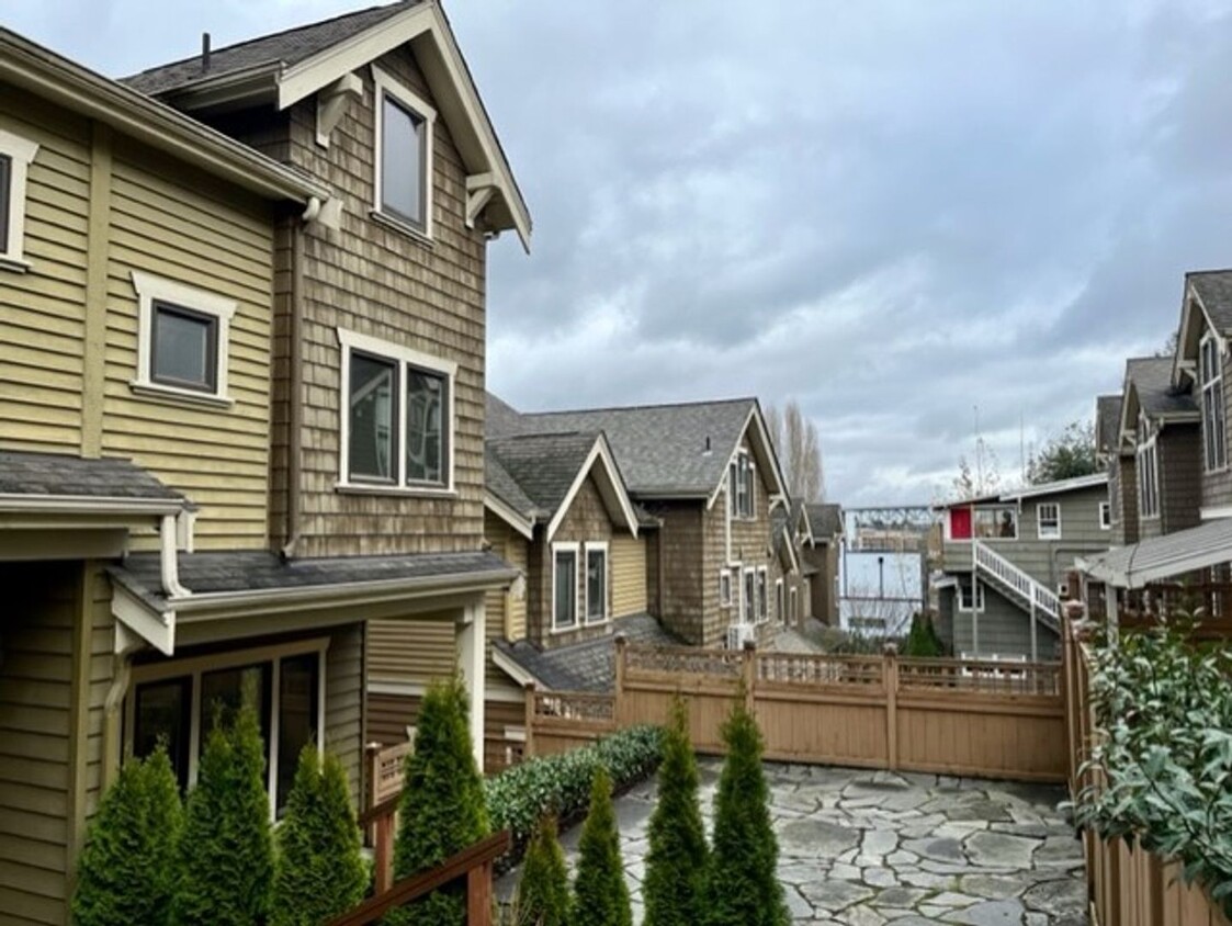 Primary Photo - Queen Anne Townhome