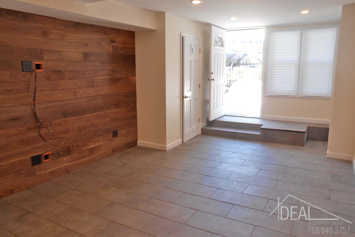 Primary Photo - 642 4th Avenue #1R