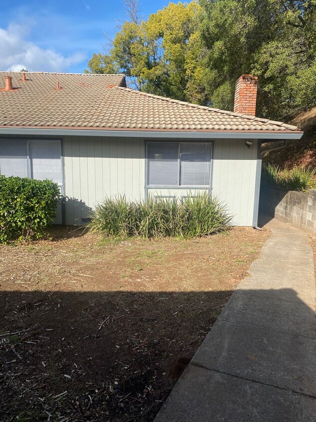 Primary Photo - Newly Remodeled 2 bedroom 1 bathroom Duple...