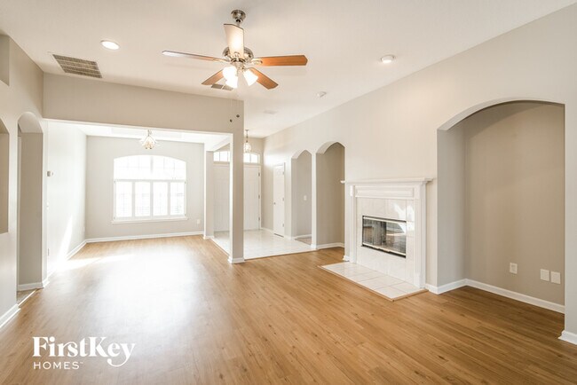 Foto del edificio - 1528 Walnut Creek Dr